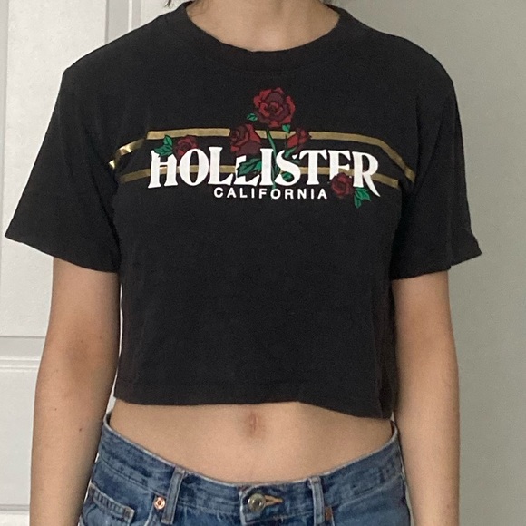 Hollister Short-Sleeved Crop Top - Picture 2 of 3